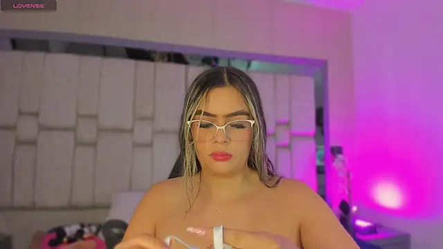 Samarafernandez online show from 09.27.25