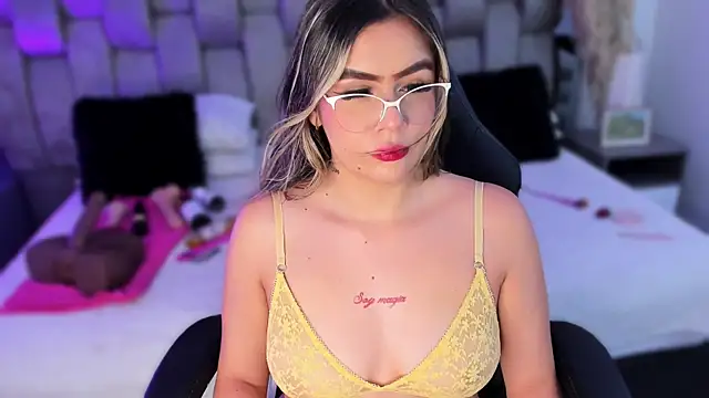 Samarafernandez online show from 10.04.25