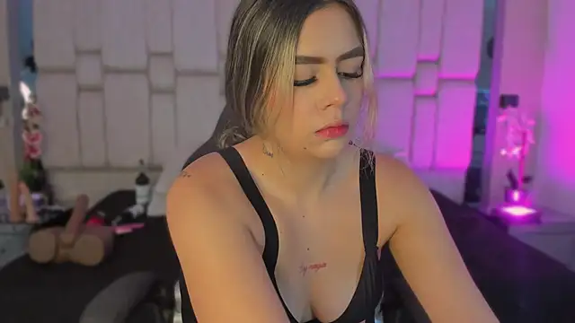 Samarafernandez online show from 10.16.25