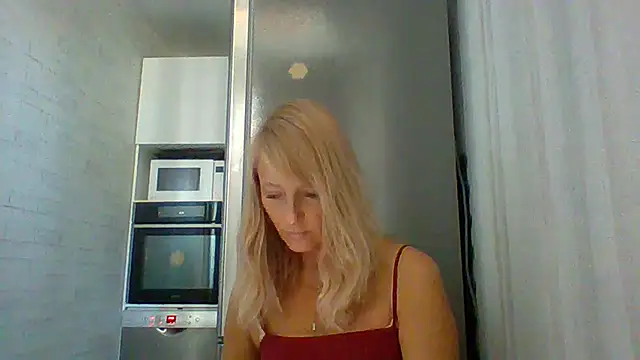 Snapshot of Vexxaa chatting on 09.11.25 Vexxaa online show from 09.11.25