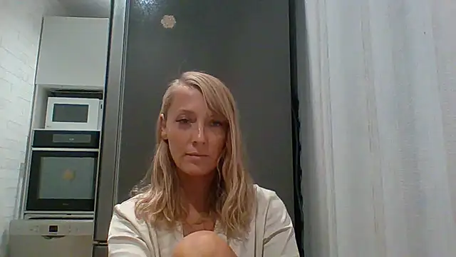 Snapshot of Vexxaa chatting on 09.12.25 Vexxaa online show from 09.12.25