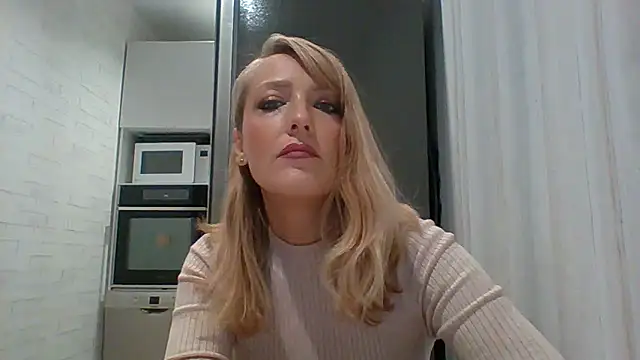 Snapshot of Vexxaa chatting on 09.26.25 Vexxaa online show from 09.26.25