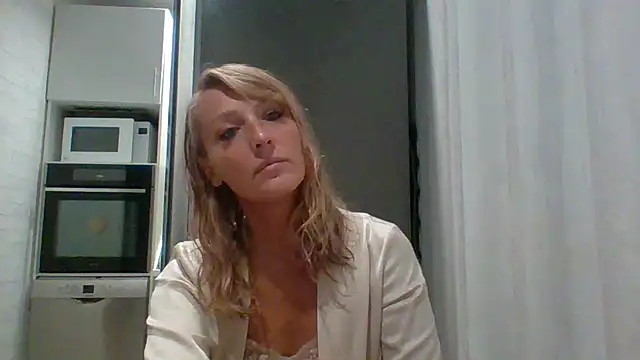 Snapshot of Vexxaa chatting on 09.27.25 Vexxaa online show from 09.27.25