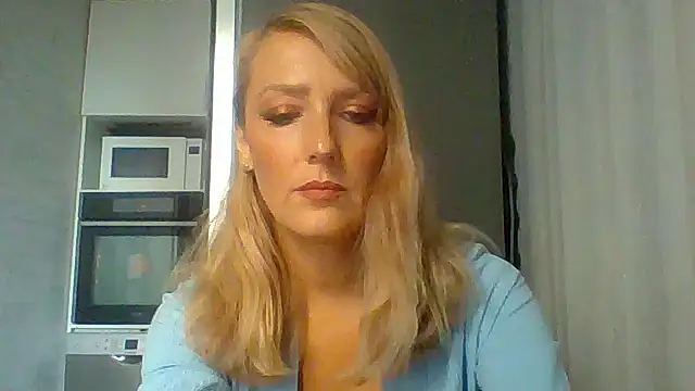 Snapshot of Vexxaa chatting on 10.01.25 Vexxaa online show from 10.01.25