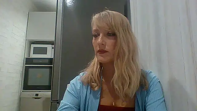 Snapshot of Vexxaa chatting on 10.02.25 Vexxaa online show from 10.02.25