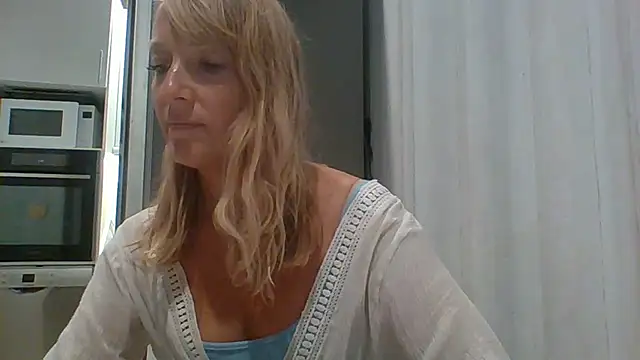 Snapshot of Vexxaa chatting on 10.09.25 Vexxaa online show from 10.09.25