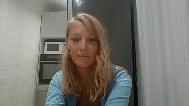 Snapshot of Vexxaa chatting on 10.11.25 Vexxaa online show from 10.11.25