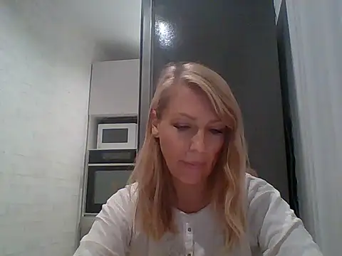 Snapshot of Vexxaa chatting on 10.23.25 Vexxaa online show from 10.23.25