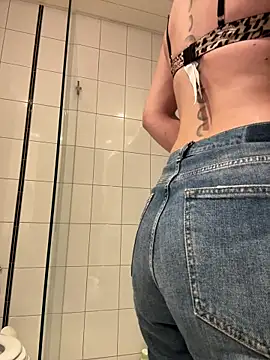 IsabellaEtha online show from 10.21.25