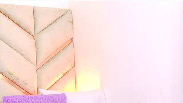 Snapshot of AlanaDoll chatting on 10.02.25 AlanaDoll online show from 10.02.25