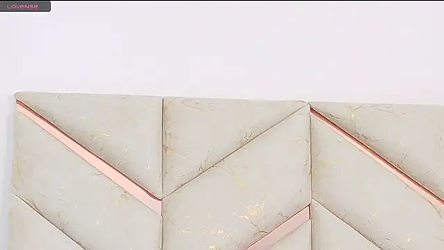 Snapshot of AlanaDoll chatting on 10.15.25 AlanaDoll online show from 10.15.25