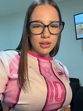 Snapshot of AlessiaaRuso1 chatting on 06.24.26 AlessiaaRuso1 online show from 06.24.26
