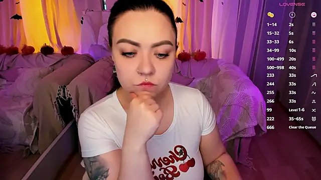 Snapshot of ashton_heidii chatting on 10.28.25 ashton heidii online show from 10.28.25