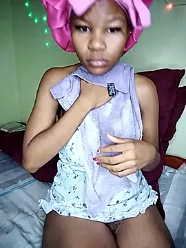 Seductive Yellow Titties online show from 01.13.26