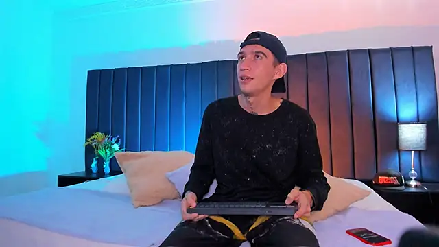 dominik thompson777 online show from 10.08.25