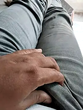 Snapshot of hunk28_6 chatting on 10.17.25 hunk28 6 online show from 10.17.25