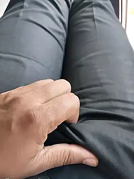 Snapshot of hunk28_6 chatting on 10.19.25 hunk28 6 online show from 10.19.25