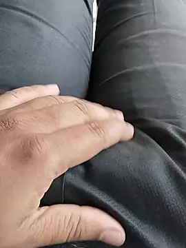 Snapshot of hunk28_6 chatting on 10.20.25 hunk28 6 online show from 10.20.25