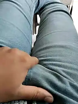 Snapshot of hunk28_6 chatting on 10.25.25 hunk28 6 online show from 10.25.25