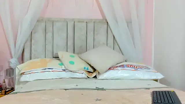 Snapshot of Rachellcooperrr chatting on 09.28.25 Rachellcooperrr online show from 09.28.25