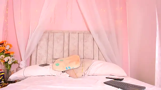 Snapshot of Rachellcooperrr chatting on 10.25.25 Rachellcooperrr online show from 10.25.25