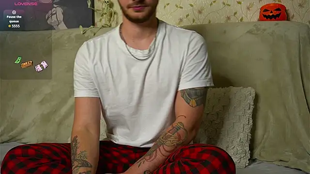 johnstoneisland online show from 10.13.25