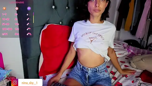 Snapshot of nina_sky chatting on 11.07.25 nina sky online show from 11.07.25