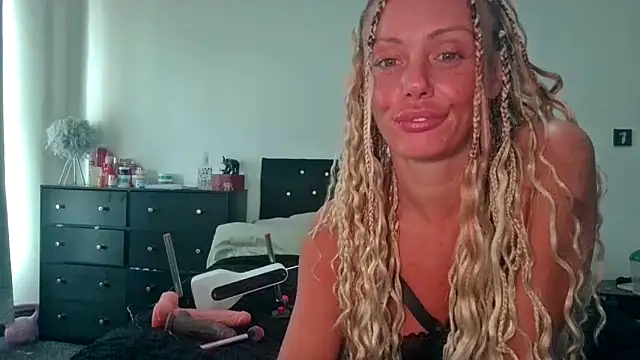 OliviaRyan22 online show from 05.18.26