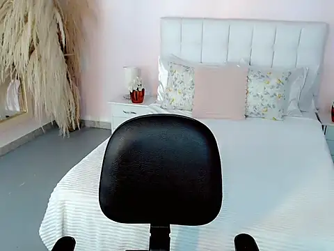 Snapshot of nathalialoes1 chatting on 10.02.25 nathalialoes1 online show from 10.02.25