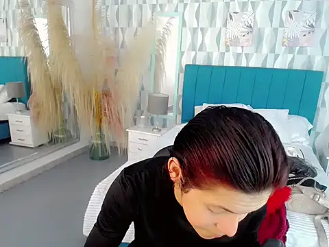 nathalialoes1 online show from 11.23.25