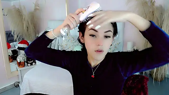 nathalialoes1 online show from 12.16.25