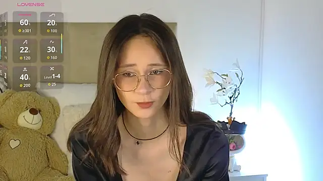 Snapshot of MartaBrent chatting on 10.13.25 MartaBrent online show from 10.13.25