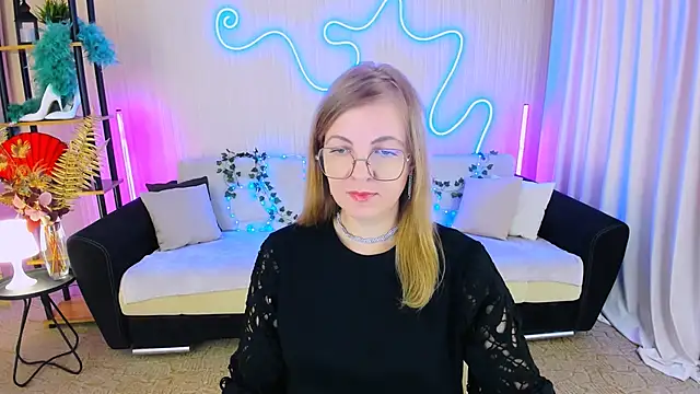 Snapshot of YourUniverser chatting on 09.19.25 YourUniverser online show from 09.19.25