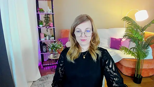 Snapshot of YourUniverser chatting on 10.14.25 YourUniverser online show from 10.14.25