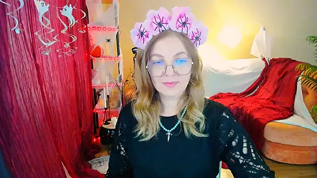 Snapshot of YourUniverser chatting on 10.27.25 YourUniverser online show from 10.27.25