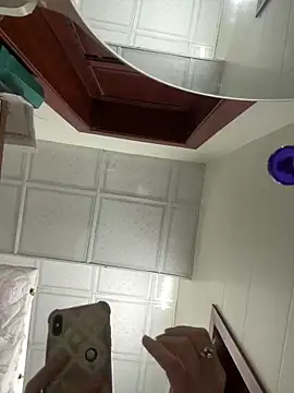 Hanh Luxii online show from 09.14.25