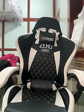 Hanh Luxii online show from 09.16.25