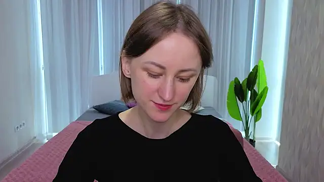 LuluChiiii online show from 10.12.25