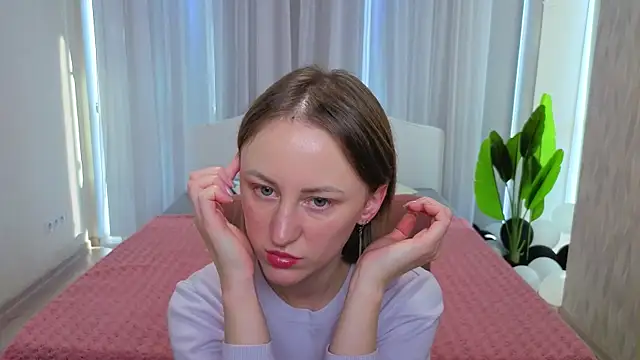 LuluChiiii online show from 11.14.25