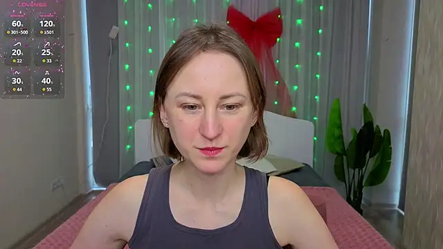 LuluChiiii online show from 12.14.25