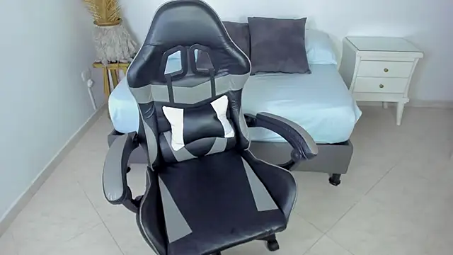 luccia smith online show from 10.02.25