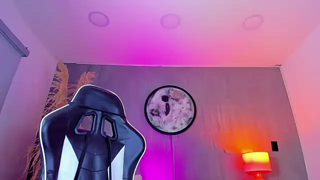 luccia smith online show from 04.14.26