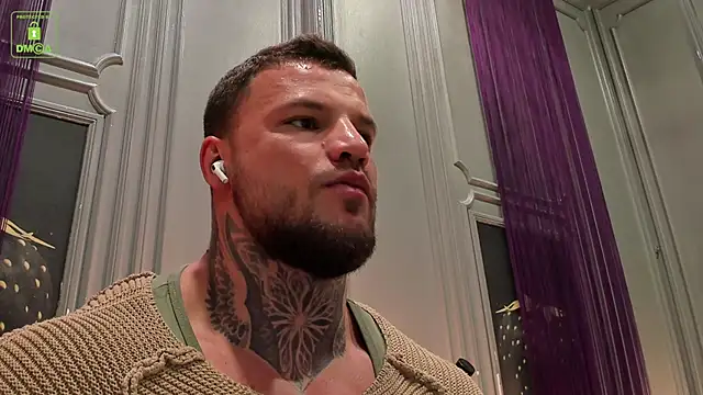 Snapshot of OliverSport chatting on 09.19.25 OliverSport online show from 09.19.25