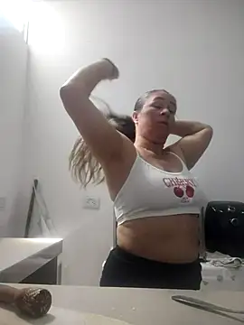 Snapshot of Nala1986 chatting on 10.19.25 Nala1986 online show from 10.19.25