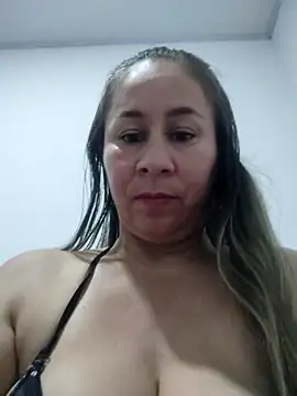 Snapshot of Nala1986 chatting on 10.29.25 Nala1986 online show from 10.29.25