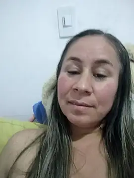 Snapshot of Nala1986 chatting on 10.30.25 Nala1986 online show from 10.30.25