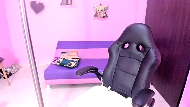 latin doll squirts online show from 10.20.25