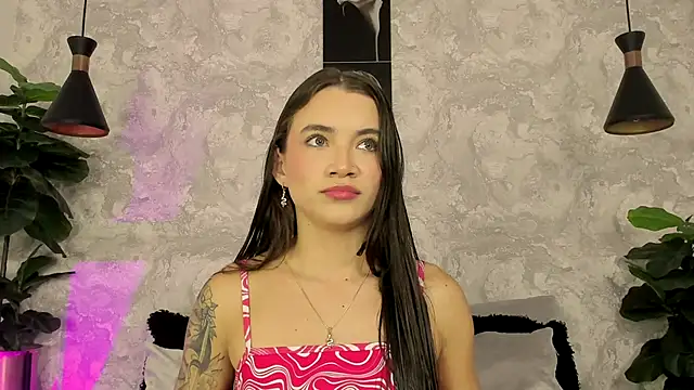 Snapshot of aitana_baker_ chatting on 10.18.25 aitana baker online show from 10.18.25