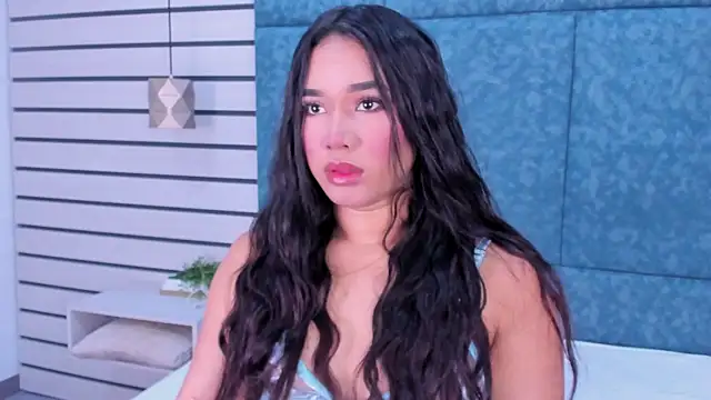 Snapshot of EmilyZahar chatting on 09.18.25 EmilyZahar online show from 09.18.25