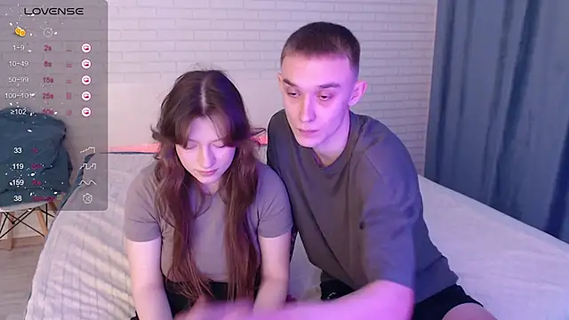 Blushing couple online show from 09.19.25